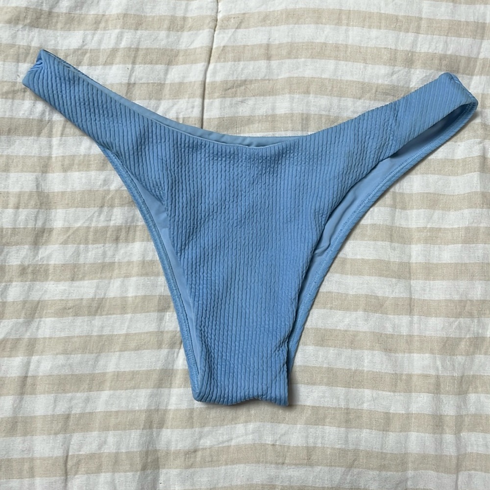Monday swimwear periwinkle crinkle Byron bottoms size M
